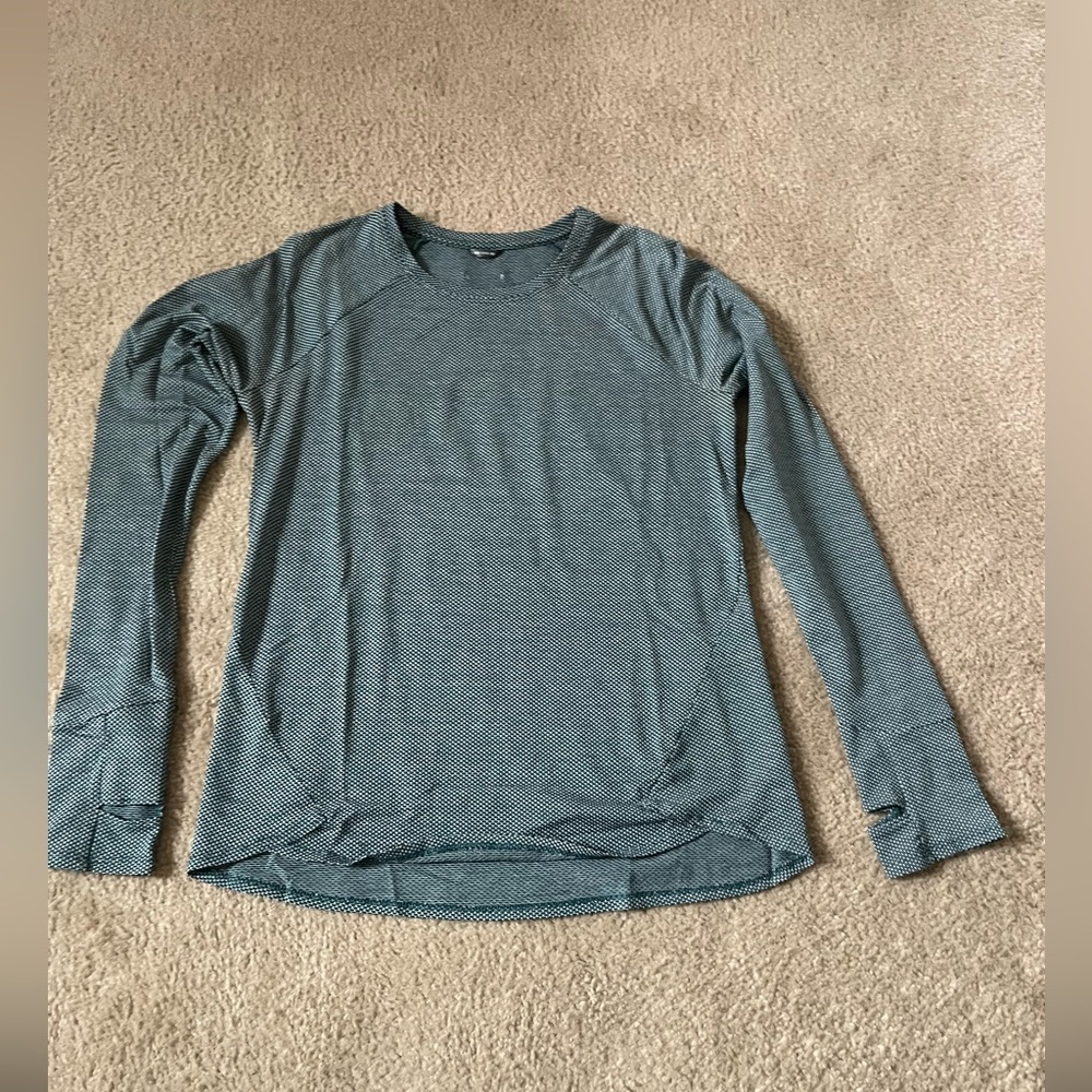 Oiselle Green/White Flyout LS Sz 6